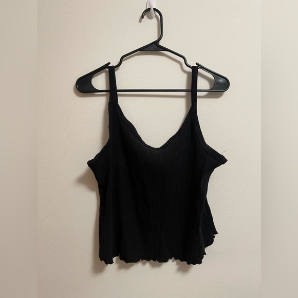 Old Navy Tops - Old Navy - Cropped Ruffle Seam Tank Top - Black